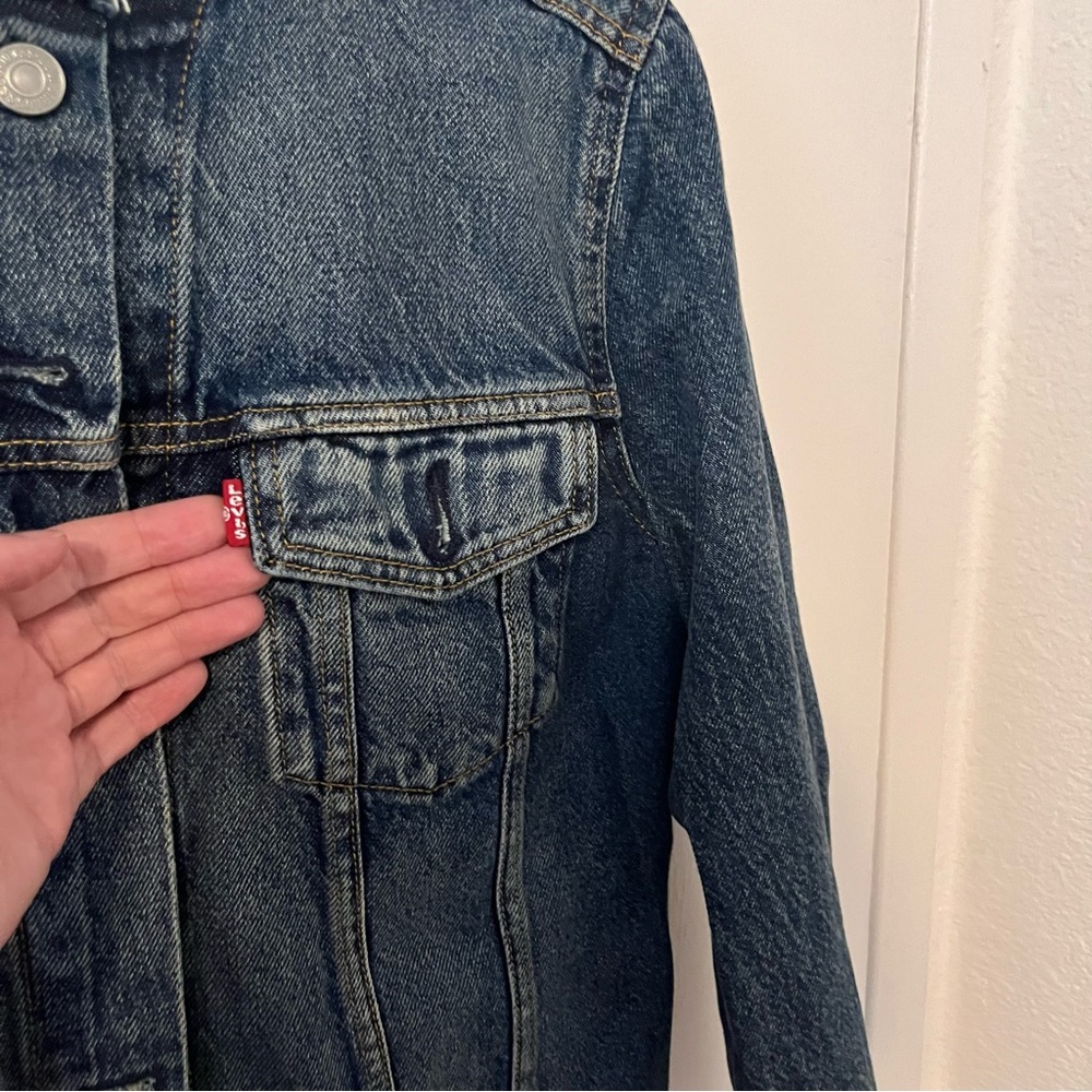 Levi’s Altered Collarless Trucker Jacket Blue Jean Denim Women’s Medium - Picture 3 of 12